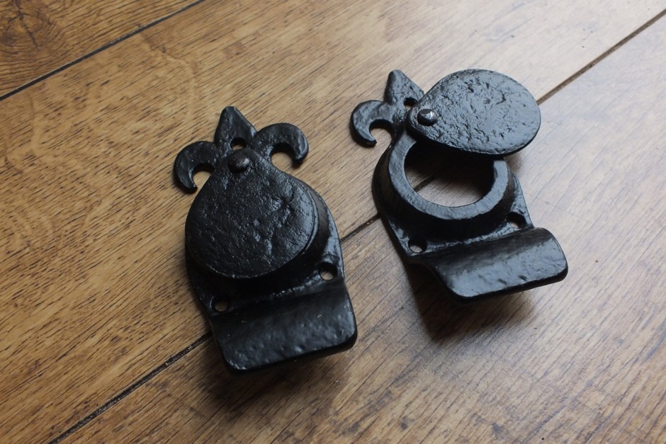 Fleur-de-Lys Covered Cylinder Pulls