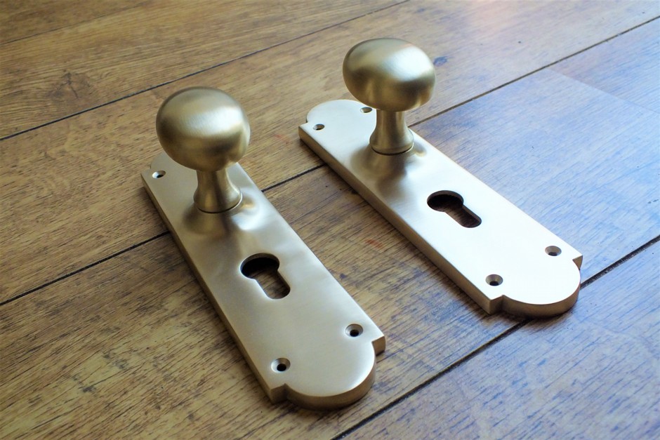 Oval Door Knobs on Plate